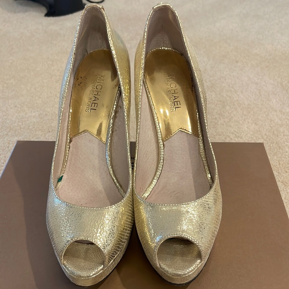 Michael Kors gold peep toe pumps